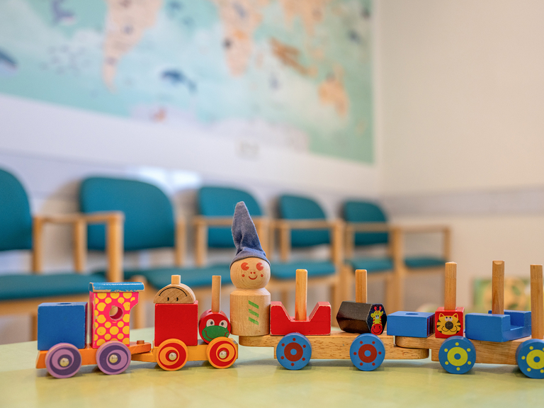 Holzbahn - Wartezimmer - Immanuel MVZ Klosterfelde Holzbahn - Wartezimmer - Immanuel MVZ Klosterfelde