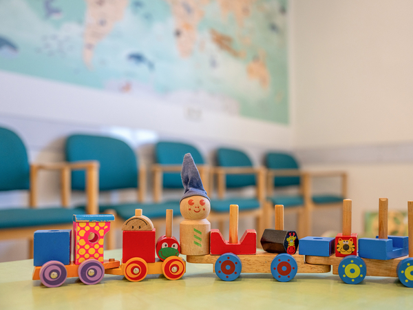 Holzbahn - Wartezimmer - Immanuel MVZ Klosterfelde Holzbahn - Wartezimmer - Immanuel MVZ Klosterfelde